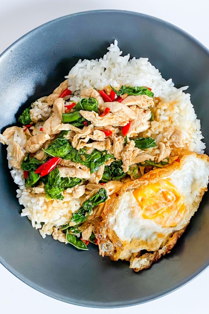 Japanese Chicken and Egg Rice Bowl (Oyakodon)